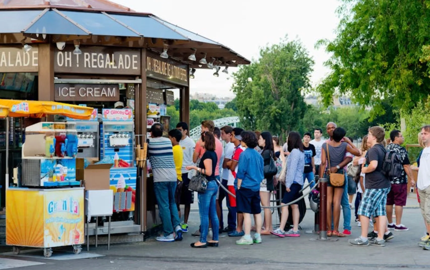 Gen Z Rela Antre Kuliner Viral, Anggota DPR RI ini Sindir Program UMKM Masih Bergaya Lama